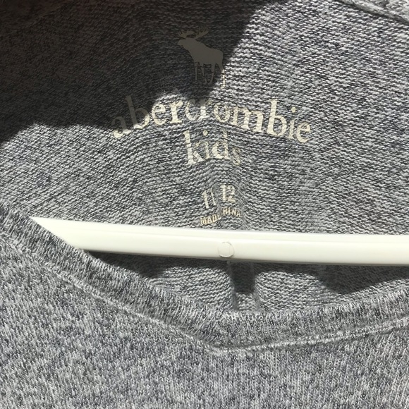 Abercrombie long sleeve - Picture 2 of 3